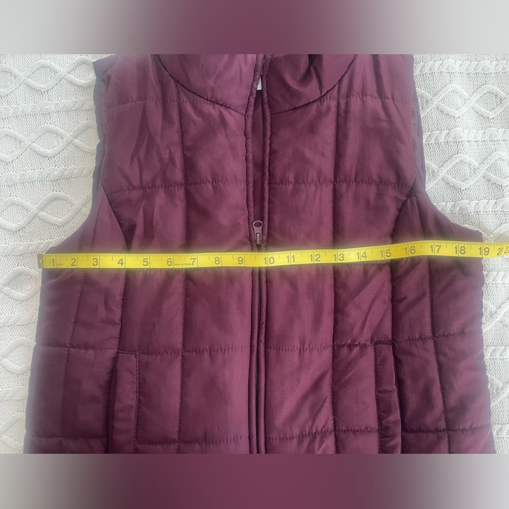 New York & Company Cranberry Quilted Vest Women’s Size Medium - Picture 14 of 15